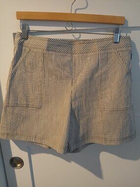 Trina Turk  womens shorts  Size 8  Olive green and white